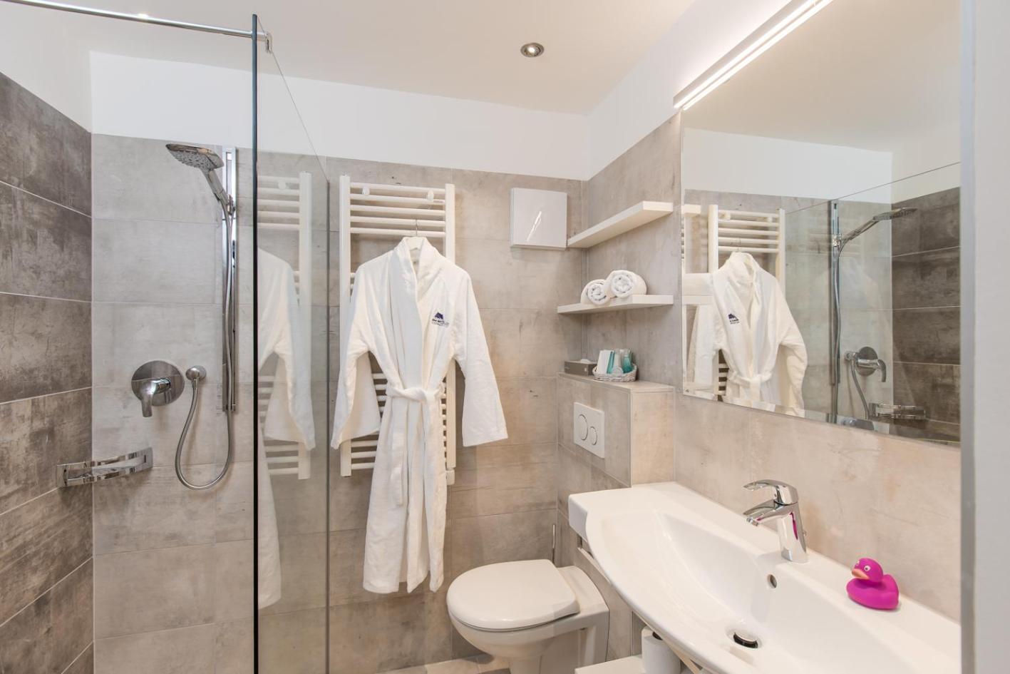 Alpin- Sporthotel, Summercard Included - September 4* Zell am See